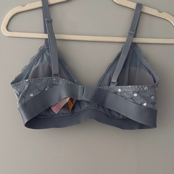 Victoria's Secret Gray Lace Bra with Adjustable Straps - Picture 2 of 16